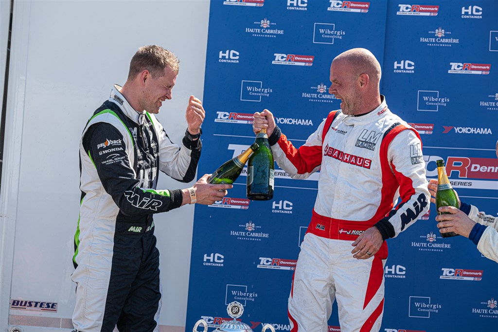 Kasper H. Jensen og High on Cars Racing by Massive Motorsport fik i kraft af en andenplads et godt udbytte med fra Ring Djursland, som ellers har det med at ligge godt til andre biler end lige Honda Civic Type R, som teamet kører med.